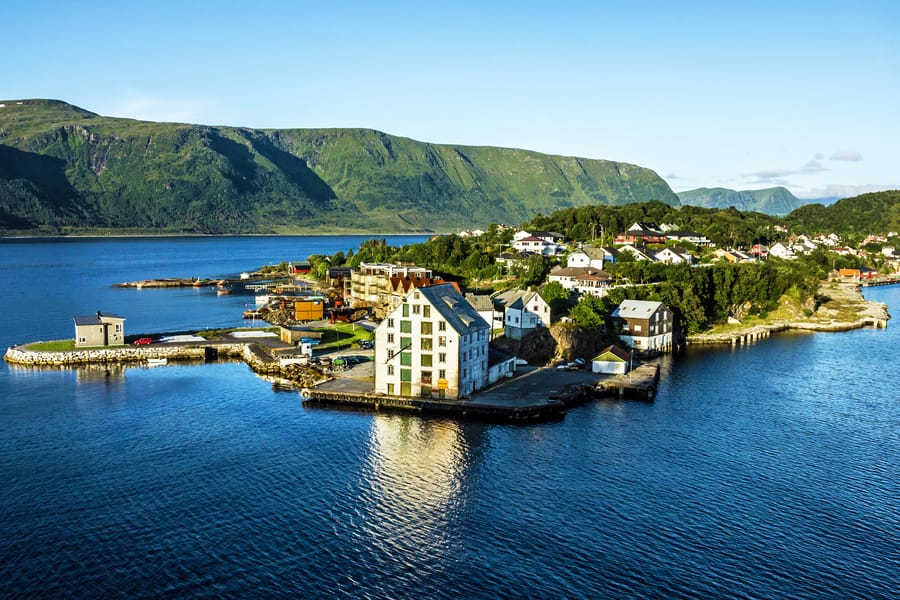 Cheap flights from Vilnius, Lithuania to Ålesund, Norway