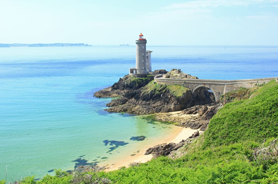 Cheap flights from Brussels, Belgium to Brest, France