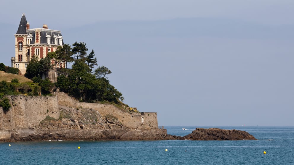 Cheap flights from London, United Kingdom to Dinard, France