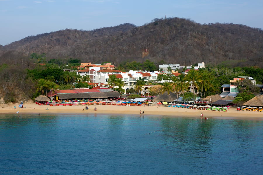 Cheap flights from Montreal, Canada to Huatulco, Mexico