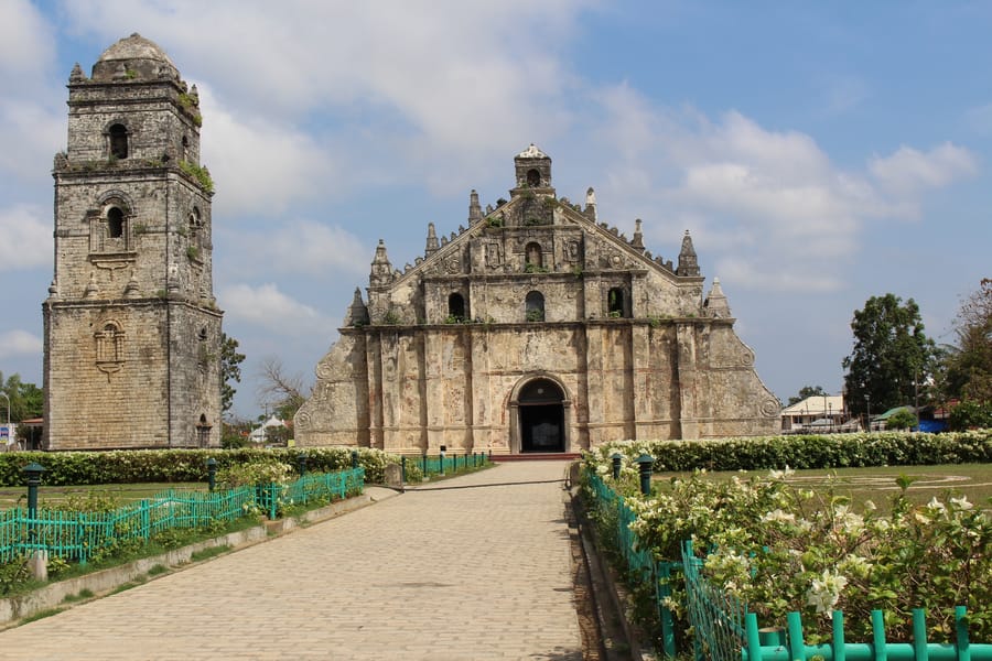 Cheap flights from Singapore, Singapore to Laoag, Philippines