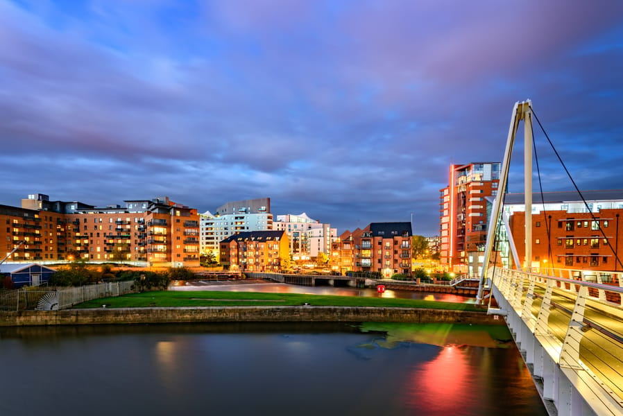 Cheap flights from Madrid, Spain to Leeds, United Kingdom
