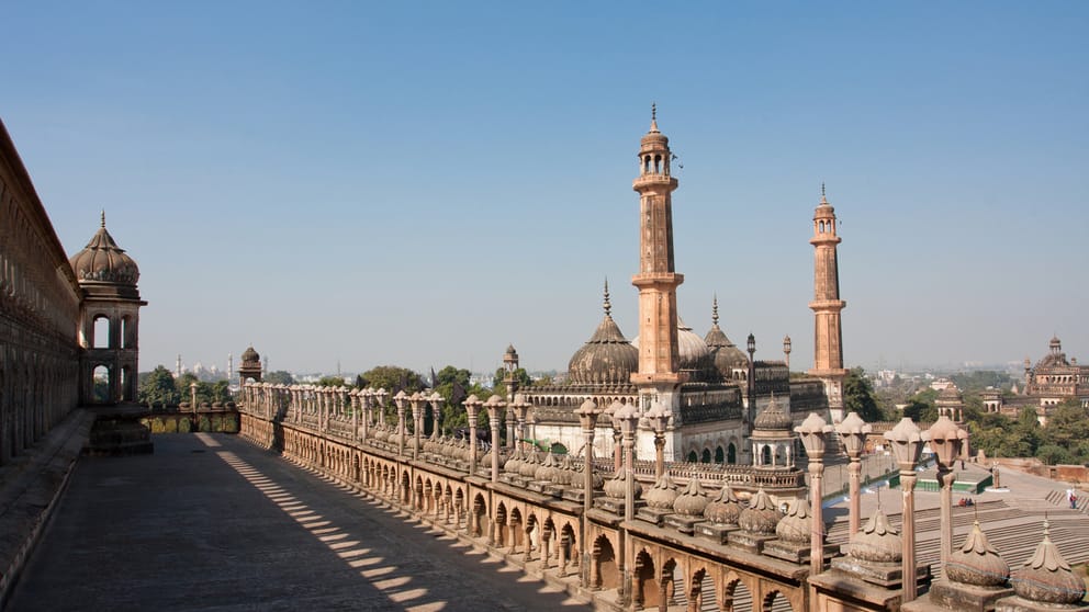 Cheap flights from Toronto, Canada to Lucknow, India