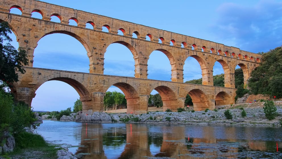 Cheap flights from Manchester, United Kingdom to Nîmes, France