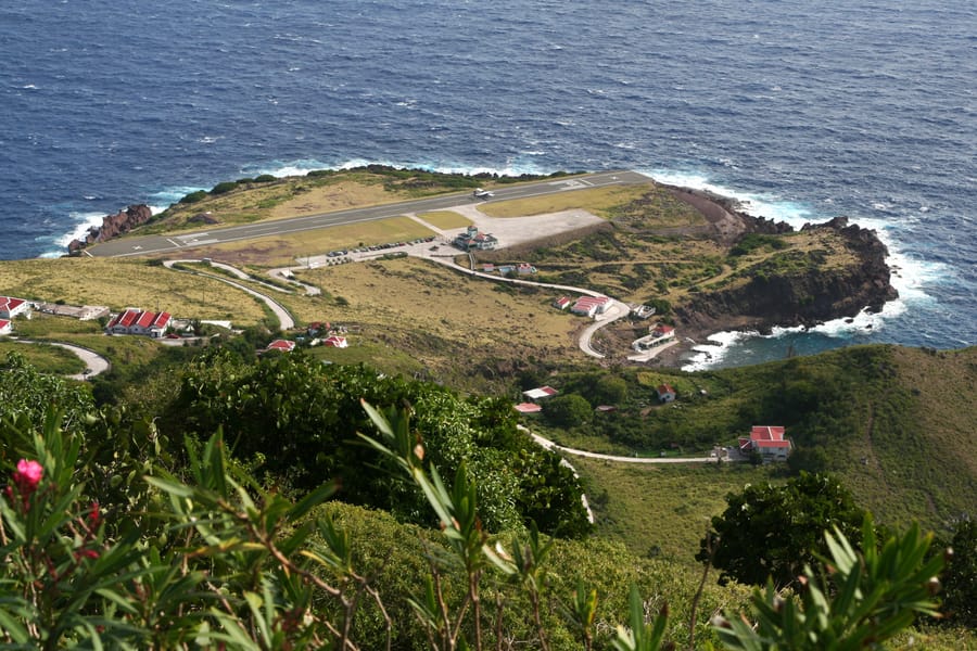 Cheap flights from Lower Prince's Quarter, Sint Maarten to Saba, Netherlands