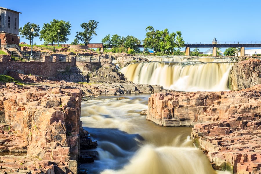 Cheap flights from Oakland, CA to Sioux Falls, SD