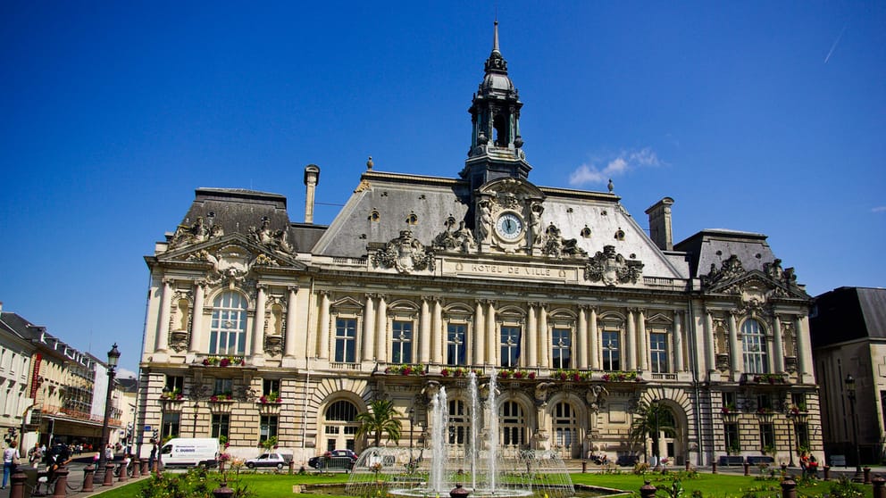 Cheap flights from Amsterdam, Netherlands to Tours, France