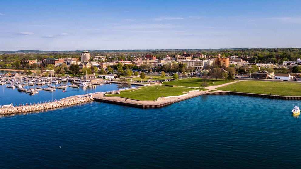 Cheap flights from Des Moines, IA to Traverse City, MI