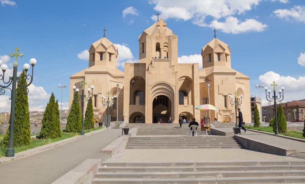 Pesquise voos baratos para a Arménia