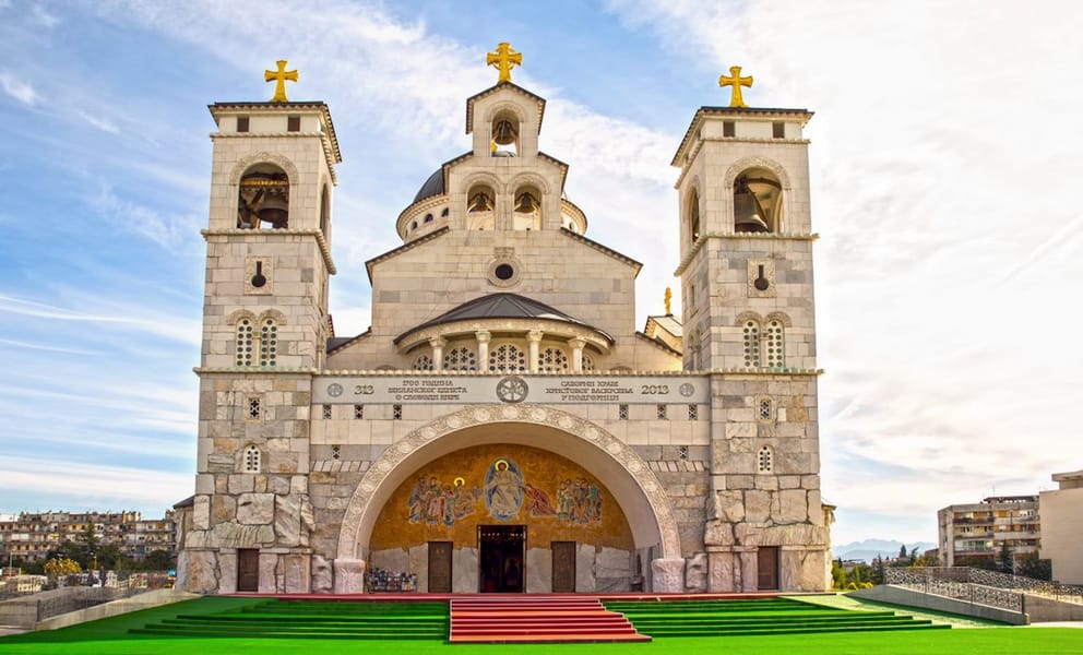 İzmir’den Karadağ’a uçuş rezervasyonu yapın