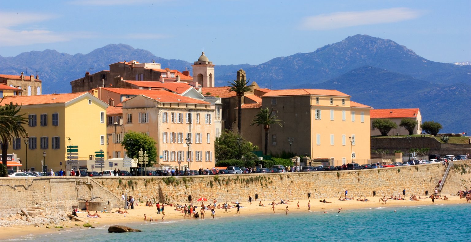 Vols pas chers depuis Porto vers Ajaccio à partir de 119 €