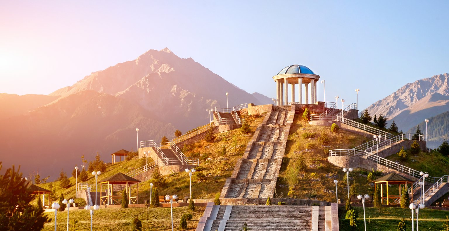 Vuelos baratos de Madrid a Almaty a partir de 178 €