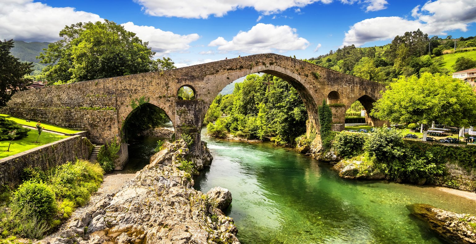 Vuelos baratos de Málaga a Asturias a partir de 38 €