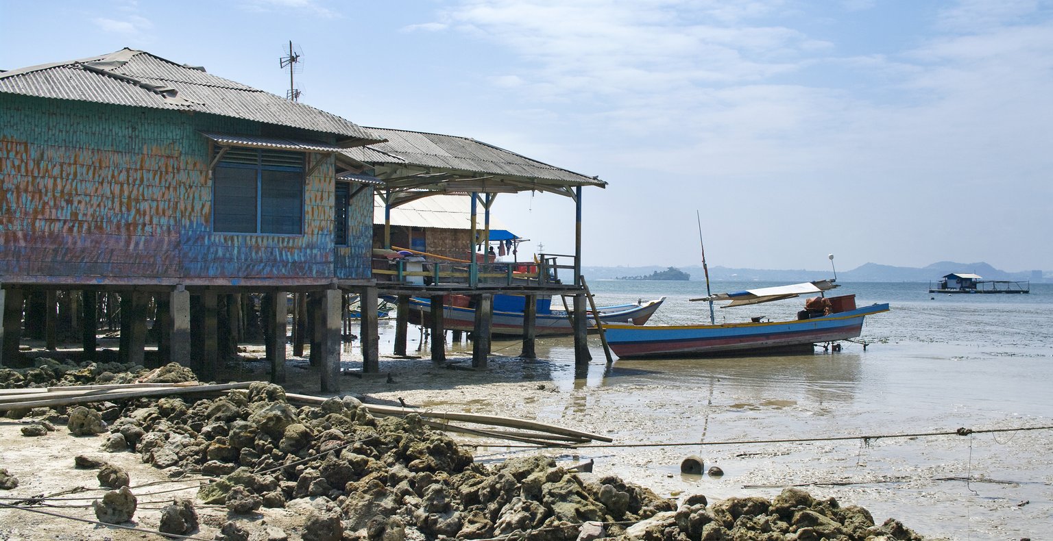 Cheap flights from Singapore to Bandar Lampung from £86