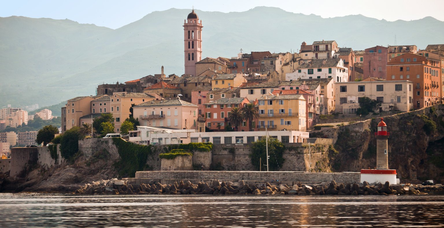 Günstige Flüge von Nantes nach Bastia ab 47 €