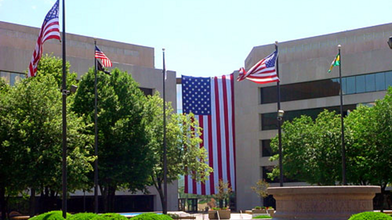 Cheap flights from Savannah to Belleville from $158