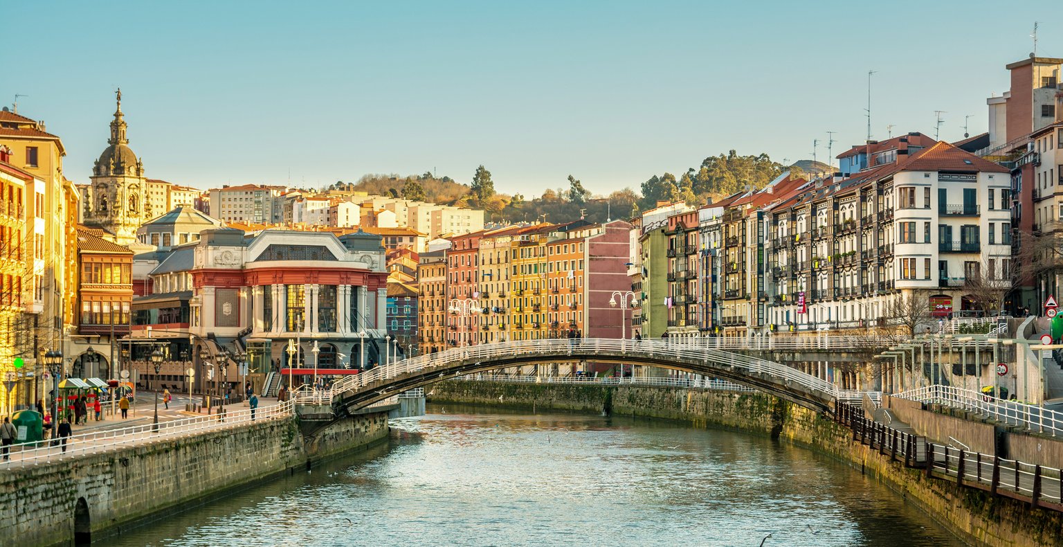 Vuelos baratos de Oporto a Bilbao a partir de 28 €