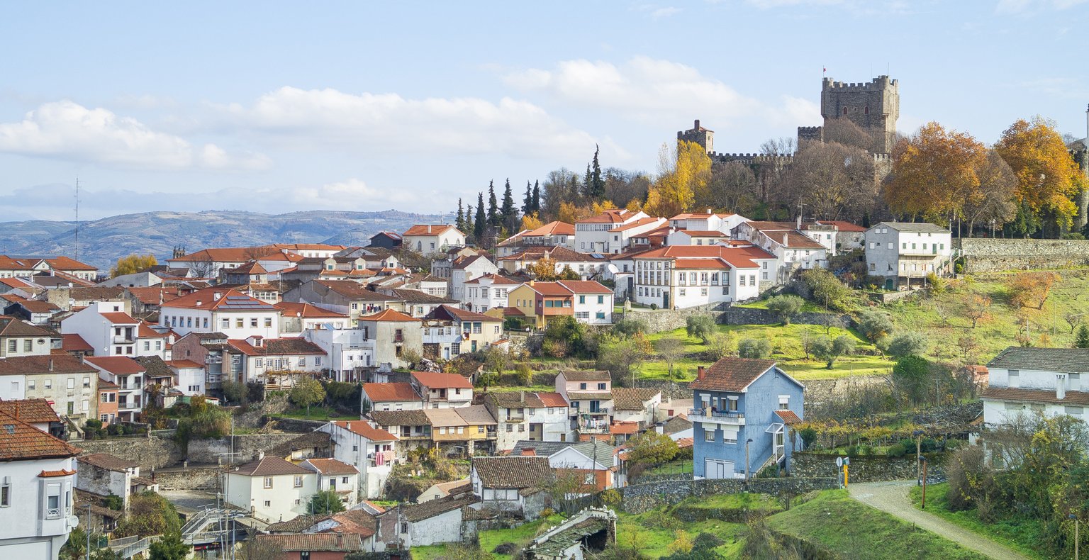 Voos baratos do Município de Cascais para Bragança a partir de 109 €