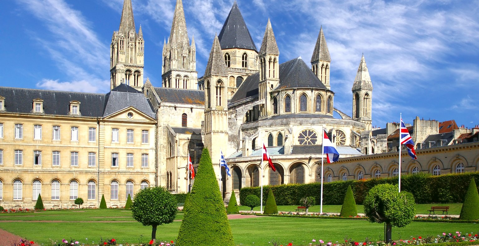 Vuelos baratos de Barcelona a Caen a partir de 122 €