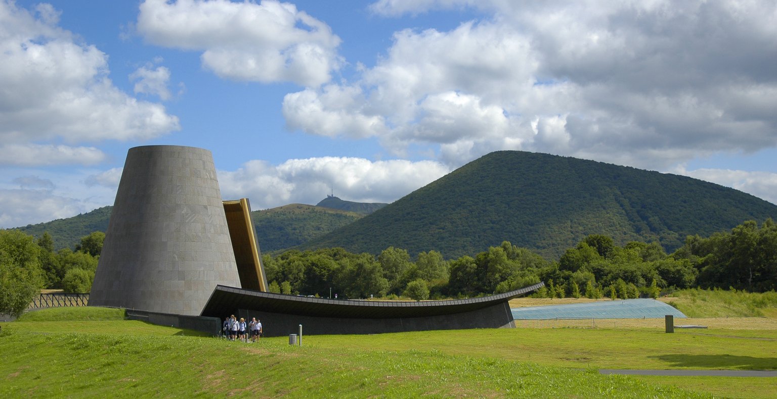 Günstige Flüge von Frankfurt nach Clermont-Ferrand ab 125 €