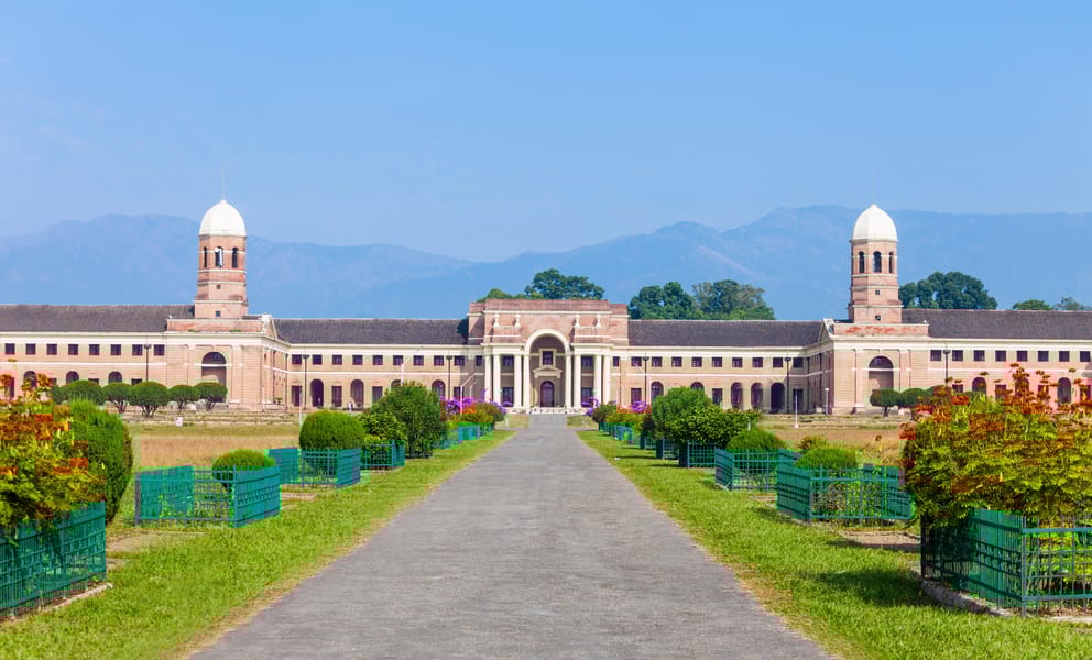 Günstige Mietwagen in Dehradun, Indien
