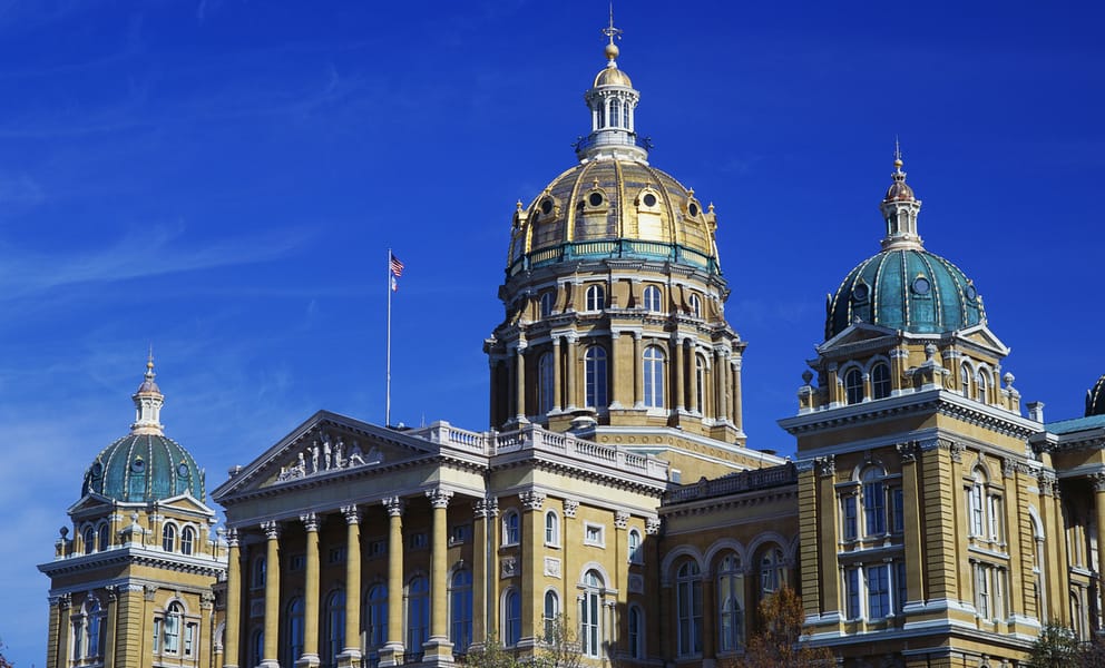 New York, NY to Des Moines, IA flights from £88