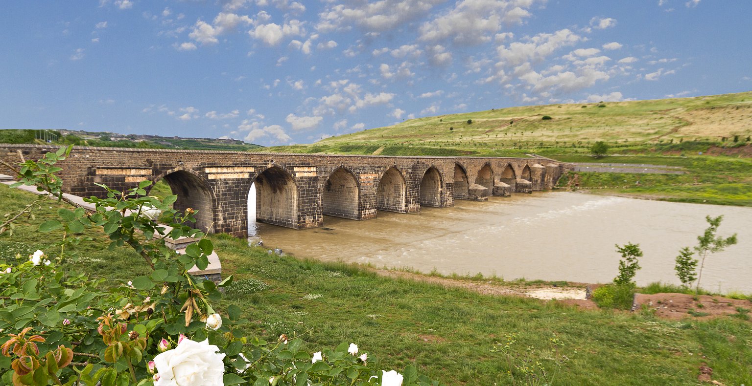 Günstige Flüge von İzmir nach Diyarbakır ab 53 €