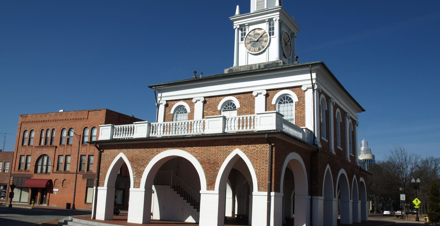 Cheap flights from Las Vegas to Fayetteville from £398