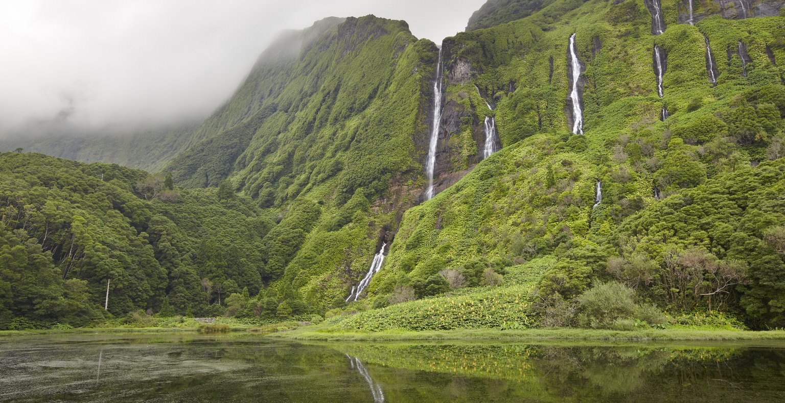 Vuelos baratos de Barcelona to Flores Island a partir de 155 €