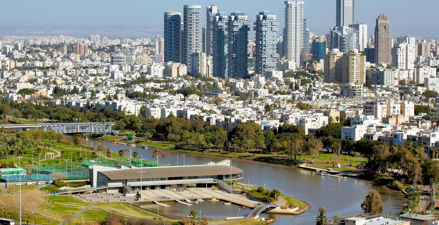 Vuelos baratos de Madrid a Gan a partir de 409 €