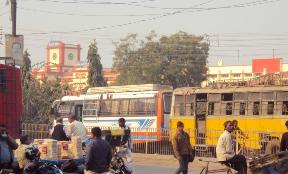 Cheap car rentals in Gorakhpur, India