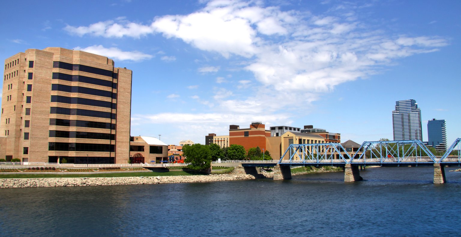 Cheap flights from Phoenix to Grand Rapids from £60