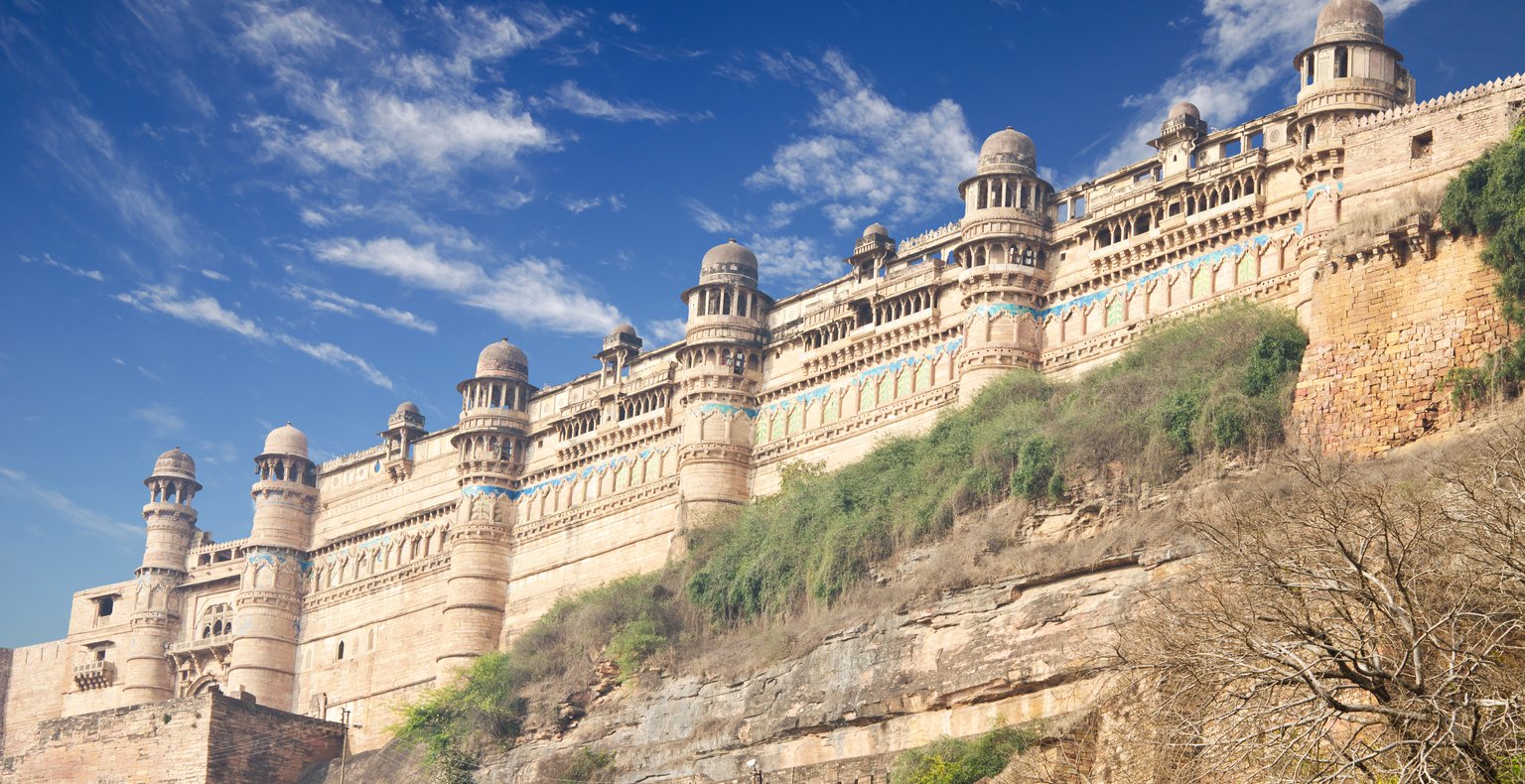 Cheap flights from Srinagar to Gwalior from £52