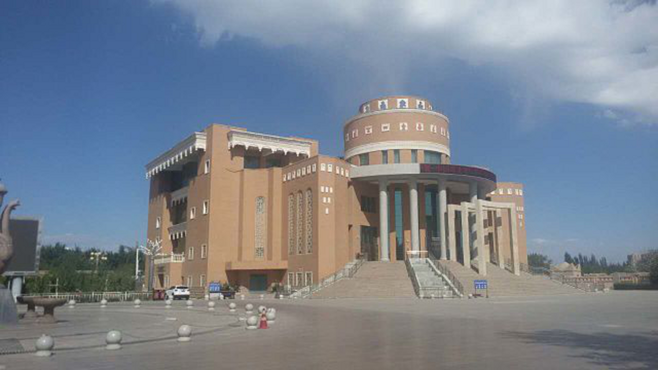 العثور على رحلات طيران رخيصة to Hami