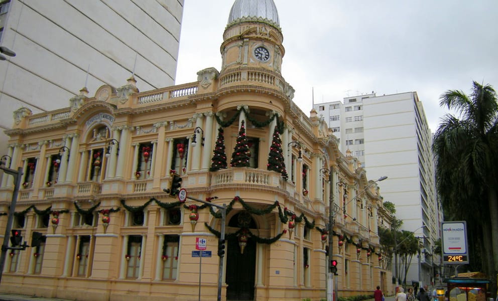 Location de voiture pas chère à Juiz de Fora, Brésil