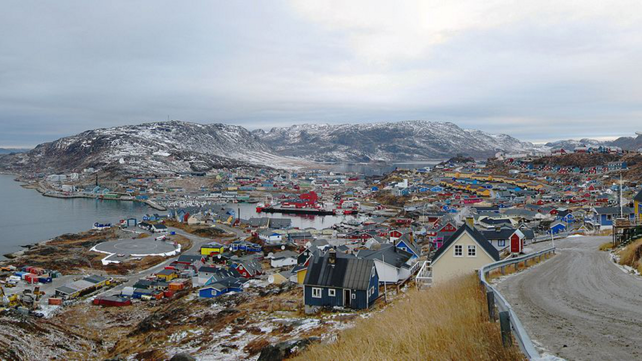 Trouvez des vols à prix mini vers Kangersuatsiaq