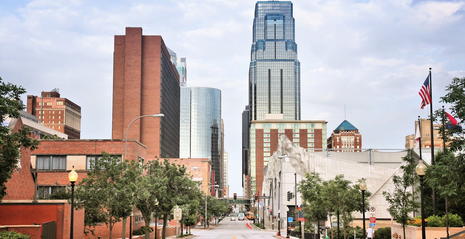 Cheap flights from Bakersfield to Kansas City from $169