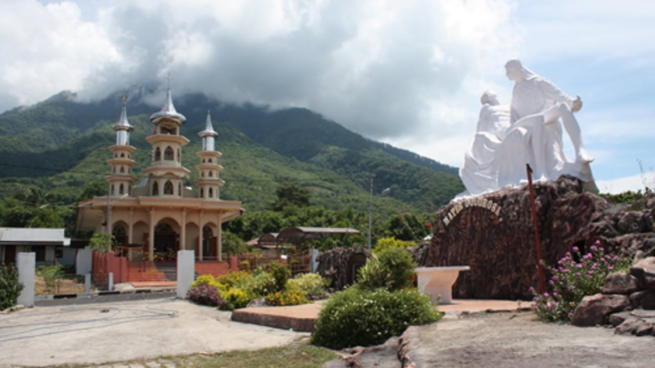 Find cheap flights to Larantuka