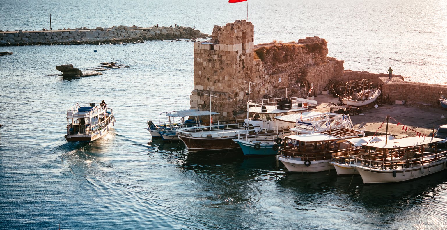 Busca vuelos baratos a Líbano desde 168 €