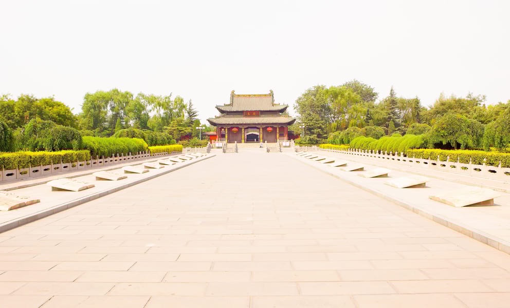 Cheap car rentals in Linfen, China