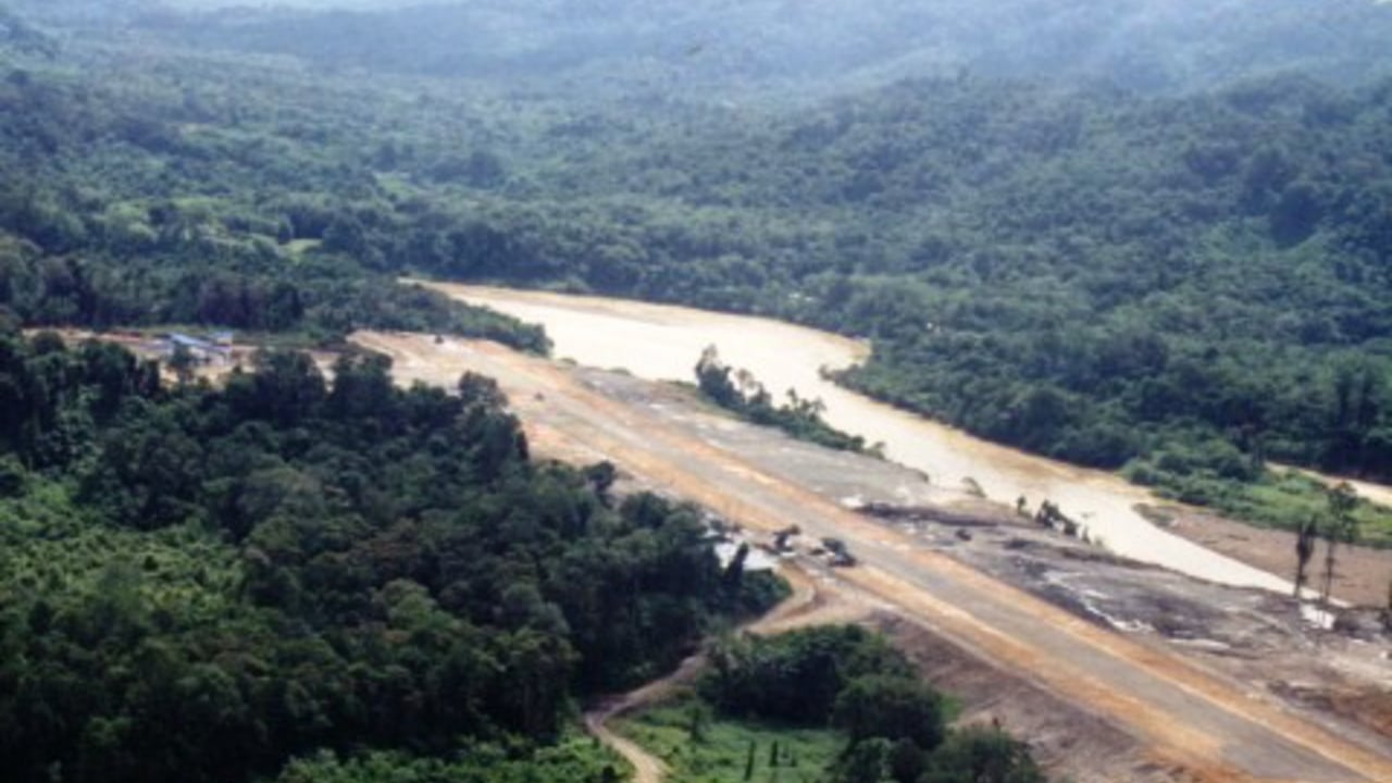 Lennot kohteeseen Long Akah, Malesia