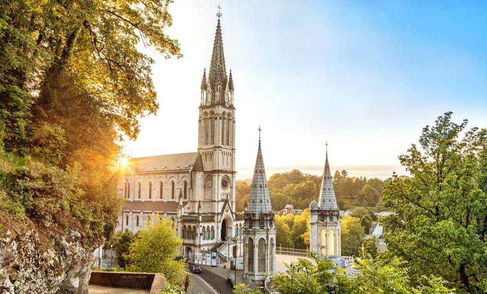 Noleggio auto economico a Lourdes, Francia