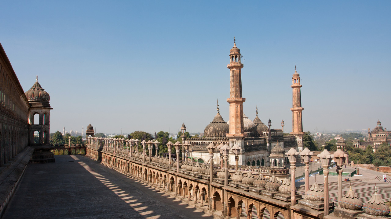 Cheap flights from Mumbai to Lucknow from £67