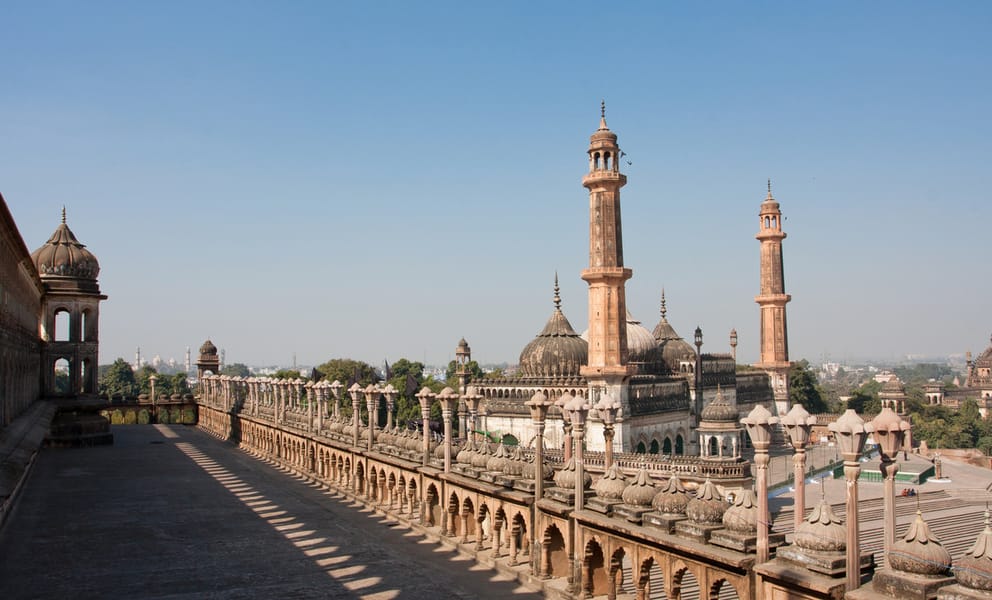 Cheap car rentals in Lucknow, India