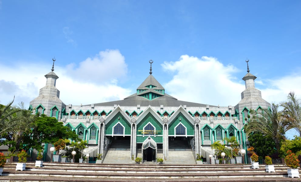 Cheap car rentals in Makassar, Indonesia