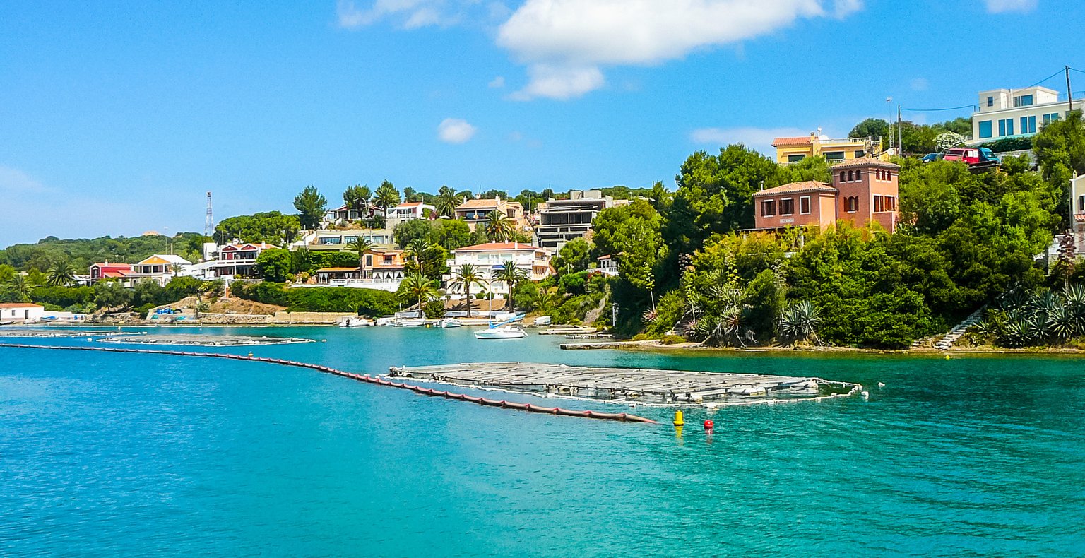 Vuelos baratos de Granada a Menorca a partir de 93 €