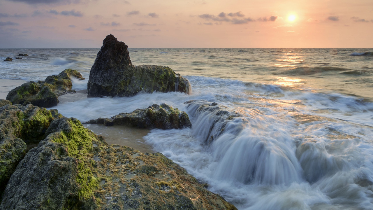 Cheap flights from Kuching to Miri from £23