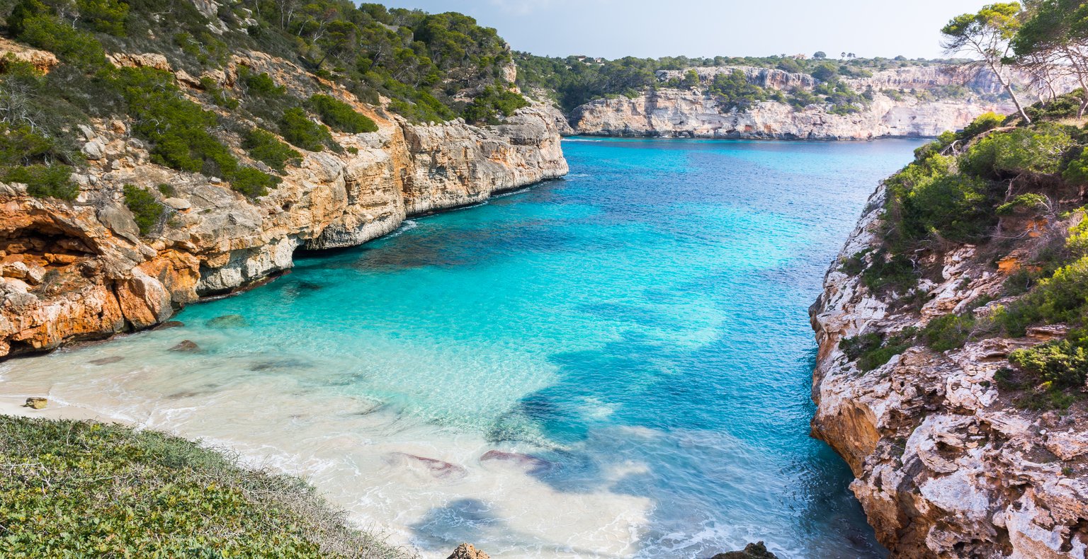 Finn billige flyreiser til Iagifu Ridge Camp