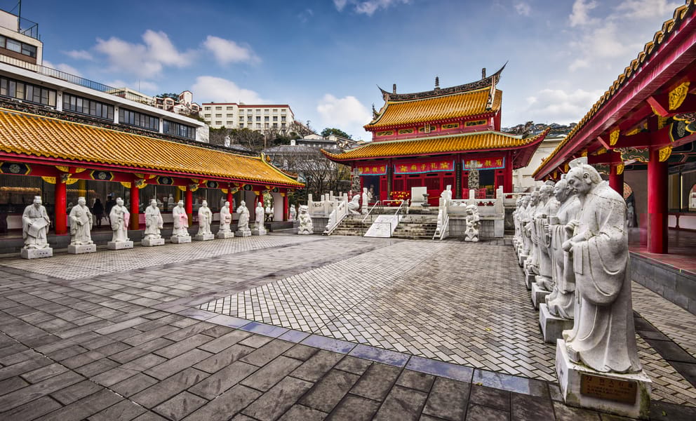 Location de voiture pas chère à Nagasaki, Japon