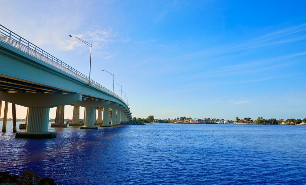 Levné půjčovny aut v Naples, Spojené státy